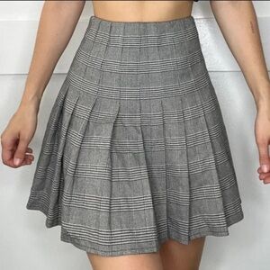Brandy Melville black and white pleated skirt
